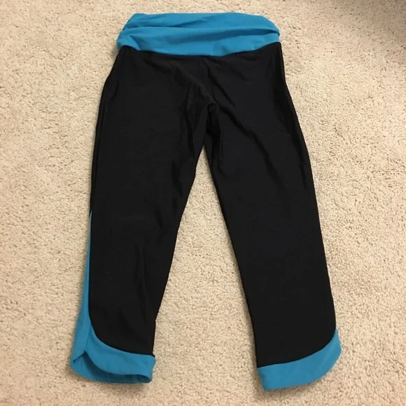 UA Rouched Crop Pants - Picture 3 of 4